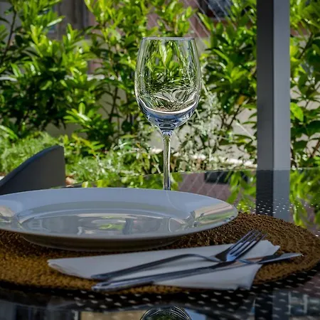 Avenue - Free Parking Appartement *