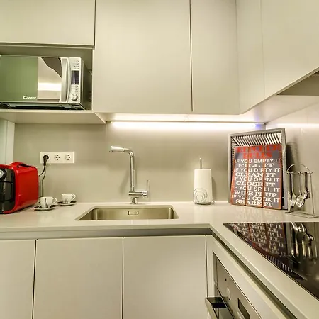 Avenue - Free Parking *